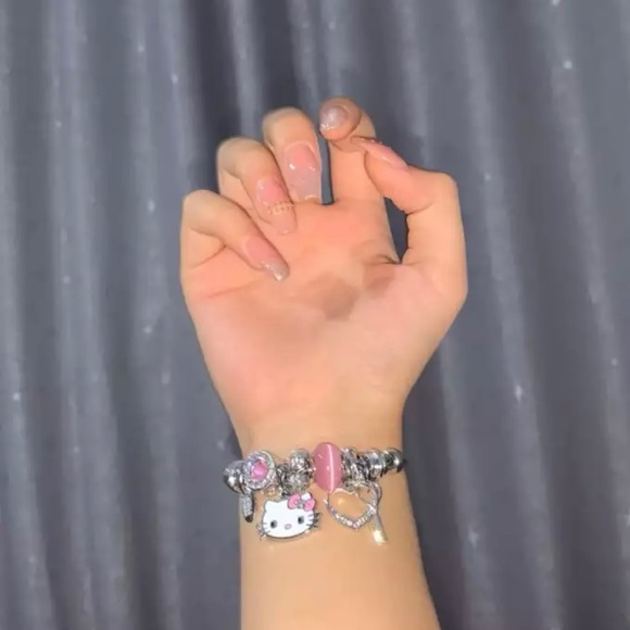 Hello Kitty Bracelet - Picture 3 of 4